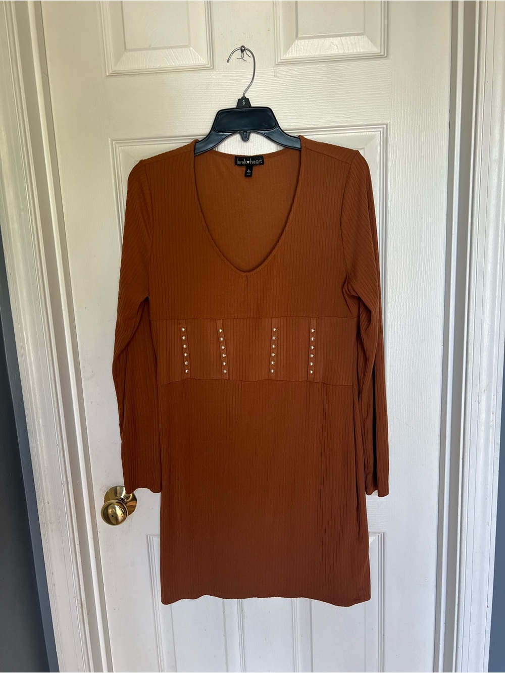 Love Tree Ribbed Long-Sleeve V-Neck Dress in Rust Orange